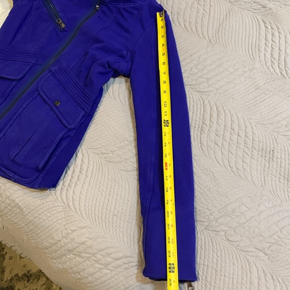 Blue/purple Lululemon sweater/jacket, size 6 - Picture 8 of 10